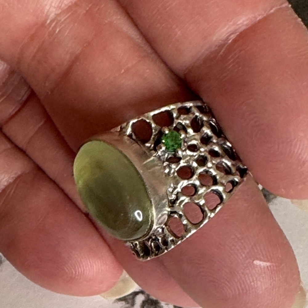 Elegant Silver Ring with praline Green Gemstone - Picture 4 of 6